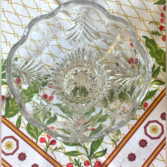 SALE! Mikasa Christmas Bowl - Picture 7 of 13